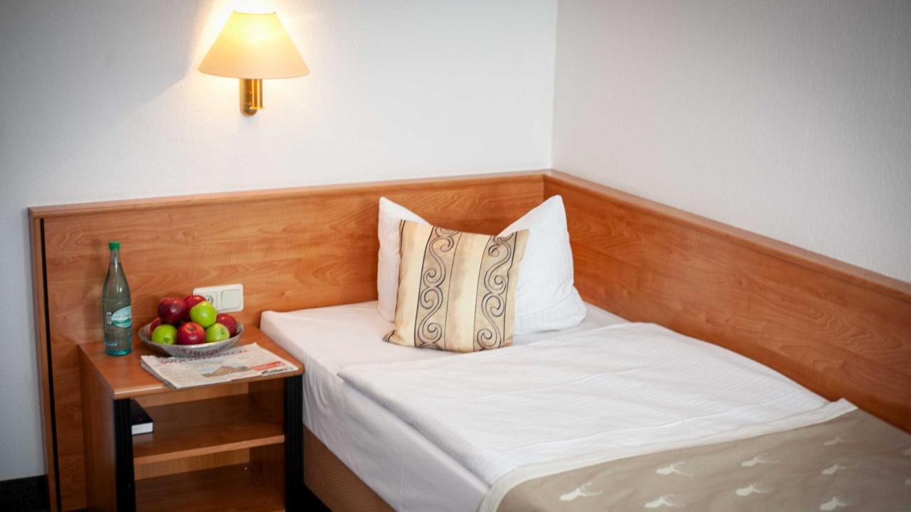 Hotel & Restaurant Zum Hirsch Romhild ภายนอก รูปภาพ
