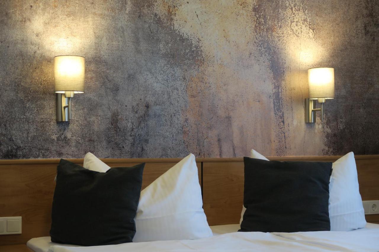 Hotel & Restaurant Zum Hirsch Romhild ภายนอก รูปภาพ