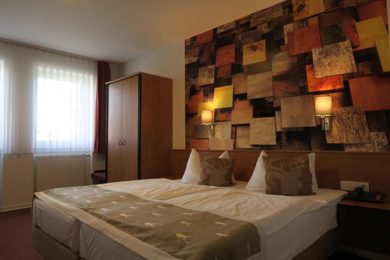 Hotel & Restaurant Zum Hirsch Romhild ภายนอก รูปภาพ
