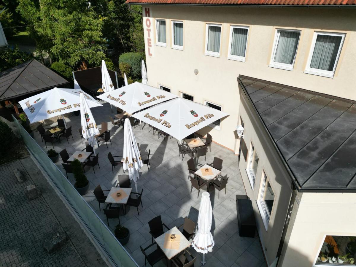Hotel & Restaurant Zum Hirsch Romhild ภายนอก รูปภาพ